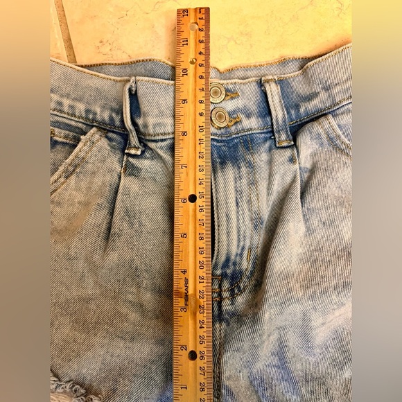 So Kohls Distressed Light Blue Teen Girl SZ 0 High Rise Mom Jeans Grunge School - Picture 8 of 8